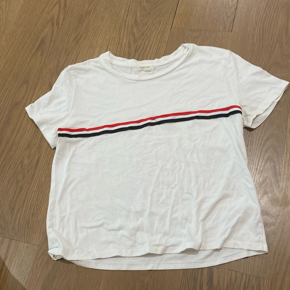 Cute white t shirt with a stripe